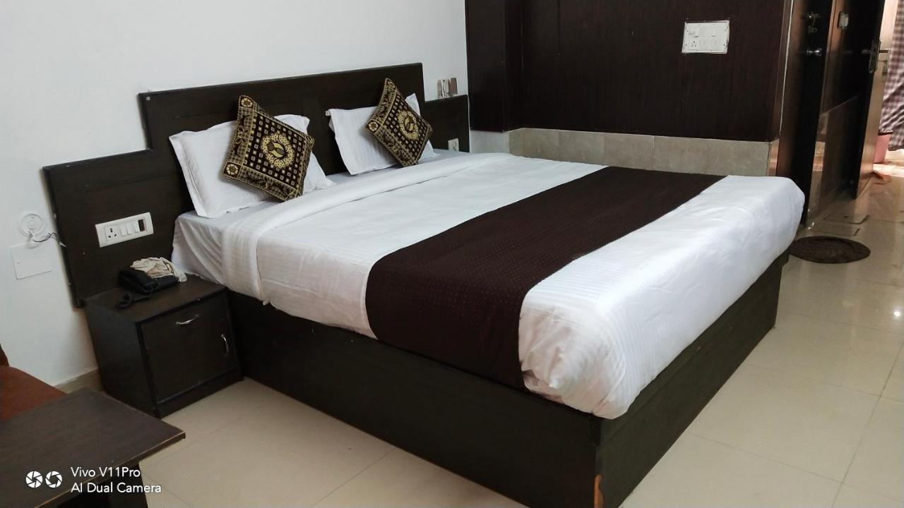 Hotel Prashant Palace Mysore Extérieur photo